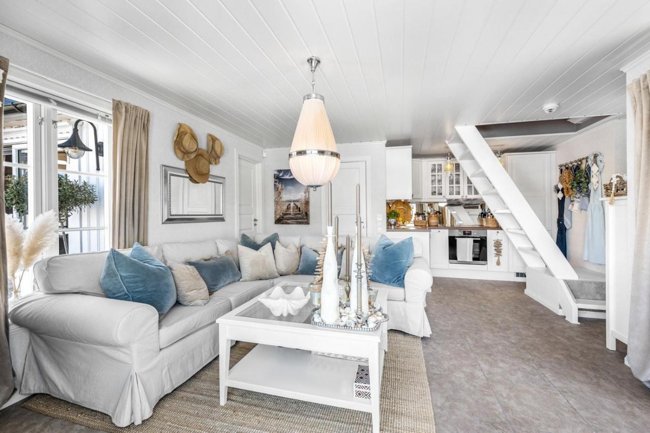 Luxurious Boathouse With Private Dock In The Location In *