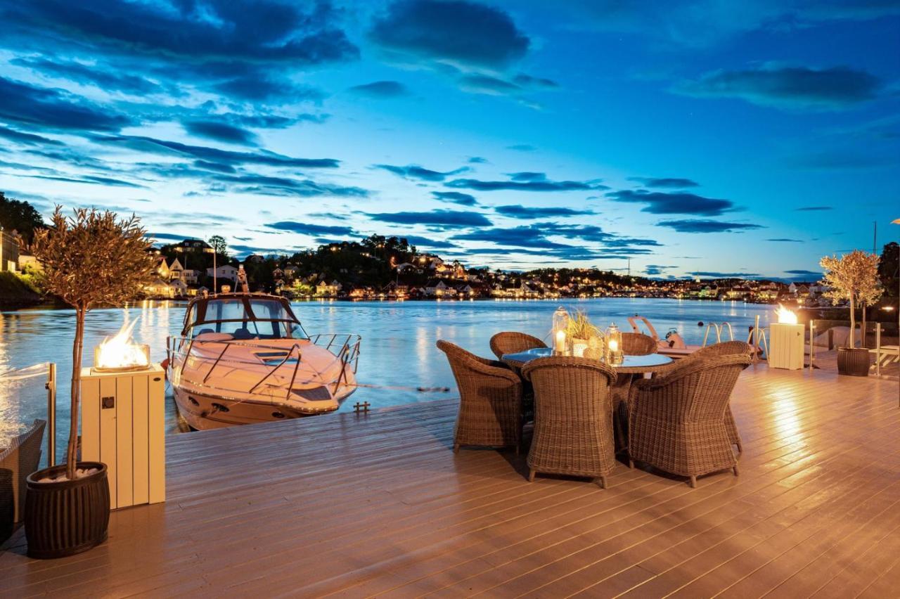 Luxurious Boathouse With Private Dock In The Location In Hébergement de vacances Arendal